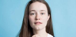 Sigrid revela a faixa “Focus”, em versão demo, no EP ‘Raw’