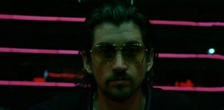 Arctic Monkeys lança videoclipe misterioso de “Tranquility Base Hotel & Casino”