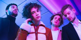 The 1975 lança o single “Love It If We Made It” com referências a Lil Peep, Kanye West e Trump