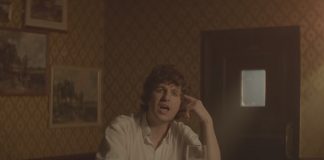 The Kooks, uma cervejinha e um videoclipe simples para o single “No Pressure”