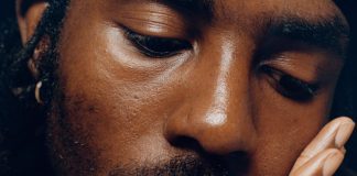 Blood Orange revela detalhes de ‘Negro Swan’ e confirma nomes como Puff Daddy, Tei Shi, A$AP Rocky e mais