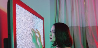 Mitski lança a descontente balada “Two Slow Dancers” do álbum ‘Be The Cowboy’