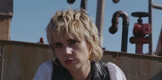 MØ desfruta o clima de romance do verão no clipe de “Sun In Our Eyes”