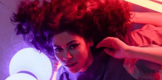 Marina and the Diamonds volta apenas como Marina e mostra a inédita “Emotional Machine”