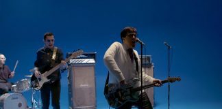 Weezer lança videoclipe de “Africa”, cover de Toto, estrelado por “Weird Al” Yankovic