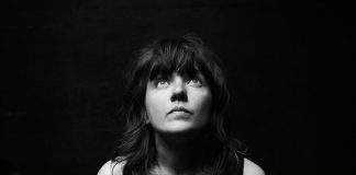 Courtney Barnett lança “Small Talk”, faixa descartada do álbum ‘Tell Me How You Really Feel’