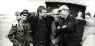 The Good, the Bad & the Queen anuncia o primeiro disco em onze anos e mostra a faixa-título “Merrie Land”