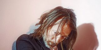 Thom Yorke apresenta a pavorosa “Volk”, faixa da trilha de ‘Suspiria’