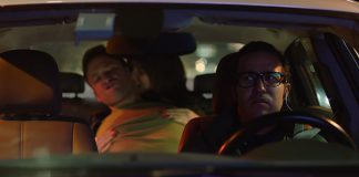 Weezer lança videoclipe de “Can’t Knock The Hustle” com Pete Wentz e anuncia seu ‘Black Album’