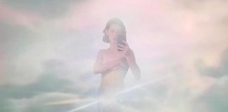 King Princess celebra o amor queer com o videoclipe de “Pussy Is God”