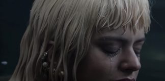 ROSALÍA afoga-se em suas tristezas no clipe de “Bagdad”