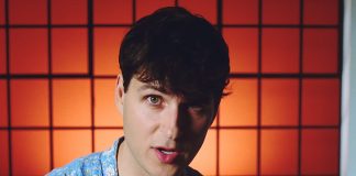 Vampire Weekend prepara um café da manhã no clipe de “Harmony Hall”