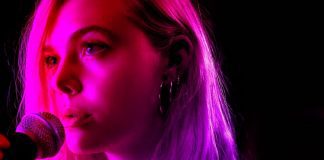 Elle Fanning encanta com “Wildflowers”, canção escrita por Carly Rae Jepsen e Jack Antonoff