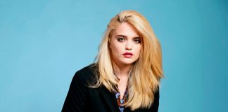 Sky Ferreira mostra trechos de novas composições e promete lançamento para breve