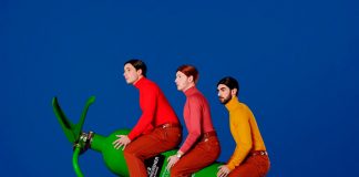 Two Door Cinema Club prepara quarto disco e mostra a animada “Talk”