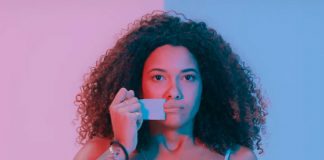 AlunaGeorge mostra videoclipe de “Famoso” com produção brasileira