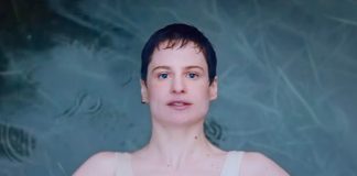 Christine and the Queens numa relação espiritual e de dança no clipe “Comme Si”