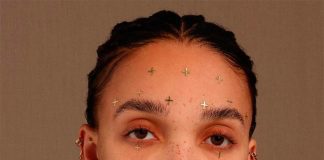 FKA twigs insinua retorno com novo single chamado “Cellophane”