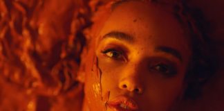 FKA twigs quebra o silêncio de três anos com o mágico e sombrio videoclipe de “Cellophane”