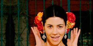 MARINA mostra videoclipe vertical de “Orange Trees”