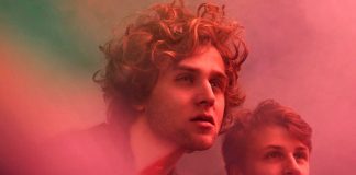 Compact Disk Dummies retoma seu synthpop cativante com o single “Cry For Me”