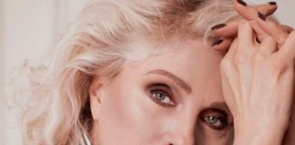 Debbie Harry, a líder do Blondie, anuncia sua autobiografia