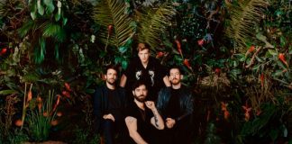 Gravado no Brasil, Foals lança videoclipe de “In Degrees”