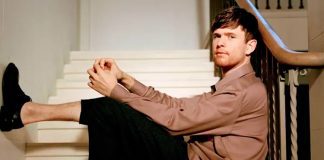 James Blake mostra versão acústica de “Assume Form” em curta
