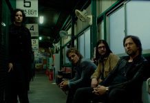 The Raconteurs numa aventura misteriosa no Japão no clipe de “Help Me Stranger”