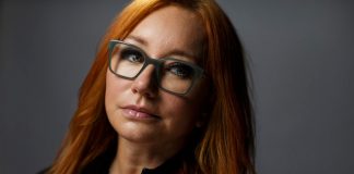 Tori Amos regrava a clássica “A Nightingale Sang in Berkeley Square” para a série ‘Good Omens’