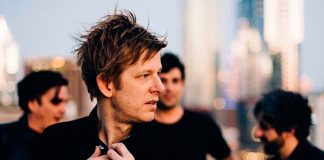 Spoon anuncia coletânea de sucessos e lança a inédita “No Bullets Spent”