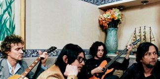 The Raconteurs mostra a alucinante “Bored and Razed” do álbum ‘Help Us Stranger’