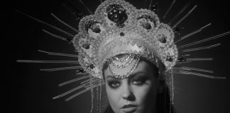 Angel Olsen anuncia o álbum ‘All Mirrors’ com a celestial faixa-título