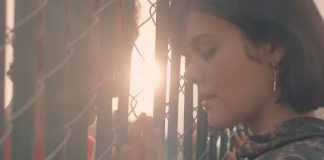 Bat for Lashes junta-se a um grupo de garotas perdidas no clipe de “Kids In The Dark”