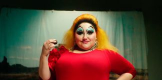 Beth Ditto (do Gossip) transforma-se na drag queen Divine, musa de John Waters