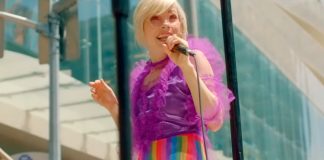 Carly Rae Jepsen e Jordan Alexander celebram a diversidade em remix de “Feels Right”