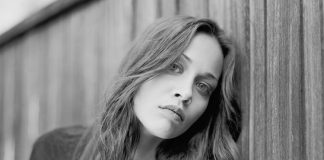 Fiona Apple doará todos os lucros de “Criminal” para ajudar refugiados durante 2 anos