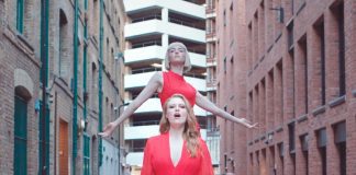 Depois de anos, Freya Ridings tem tudo para estourar com o single “Castles”