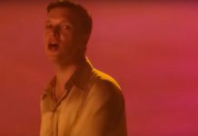 Friendly Fires é envolvido por nostalgia e dança no clipe de “Silhouettes”