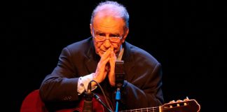 Morre, aos 88 anos, o cantor e compositor João Gilberto, ícone da bossa nova