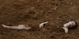 Katie Dey e suas angústias são destruídas pela natureza no clipe de “Dissolving”