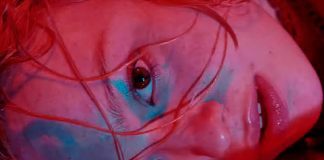 Millie Turner resgata seu pop emotivo das profundezas no clipe de “Swimming Pool”