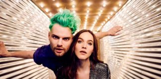 SOFI TUKKER presta homenagem a João Gilberto cantando “Não Vou Pra Casa”