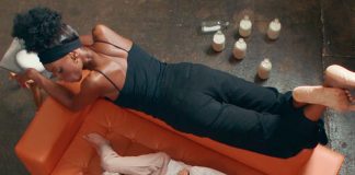 MIKA canta o seu pequeno grande amor no videoclipe “Tiny Love”