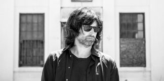 Pete Yorn visita antigas lembranças e relações no videoclipe de “Calm Down”