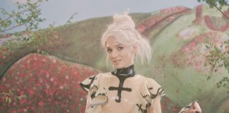 Poppy é uma cantora pop metaleira e insana no videoclipe de “Concrete”