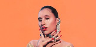 RAYE busca reconquistar um amor perdido no single “Love Me Again”