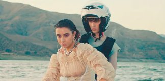 Charli XCX e Troye Sivan numa fuga pelos mares no clipe de “2099”