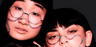 Charli XCX lança a confusa e hipnótica “February 2017” com Clairo e Yaeji