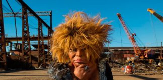 5 discos para ouvir hoje: Elza Soares, Charli XCX, KAZU e mais